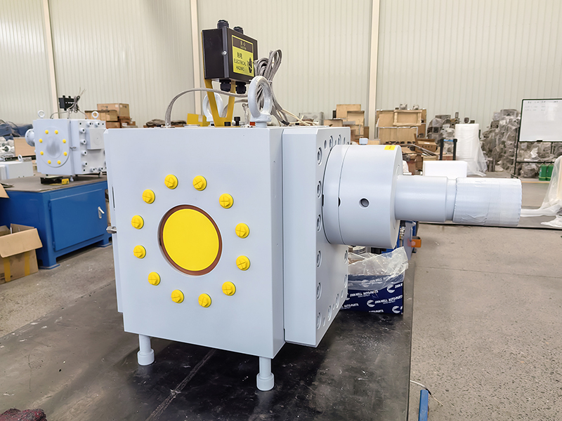 熔體齒輪泵熱媒加熱與電加熱深度對比